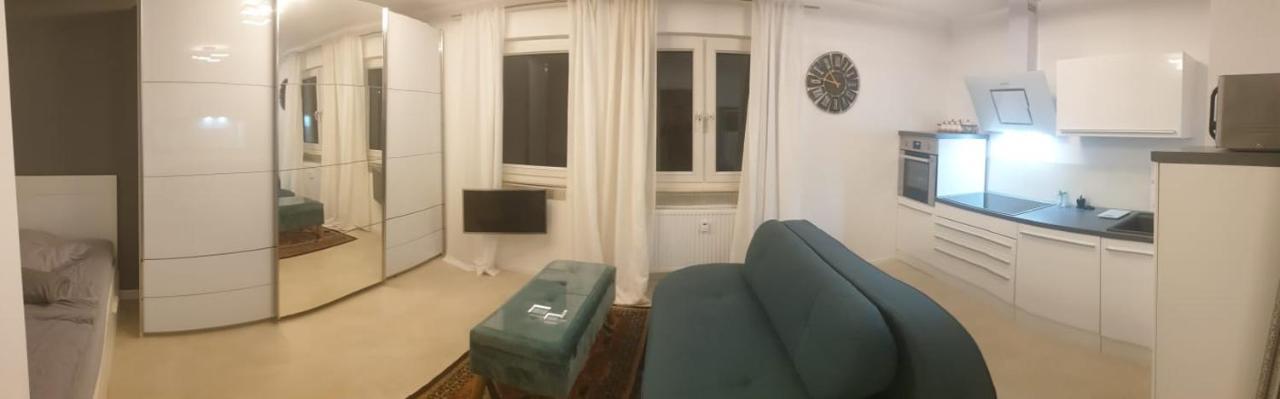 Apartment Mit Schoener, Moderner Einrichtung Cologne Exterior photo